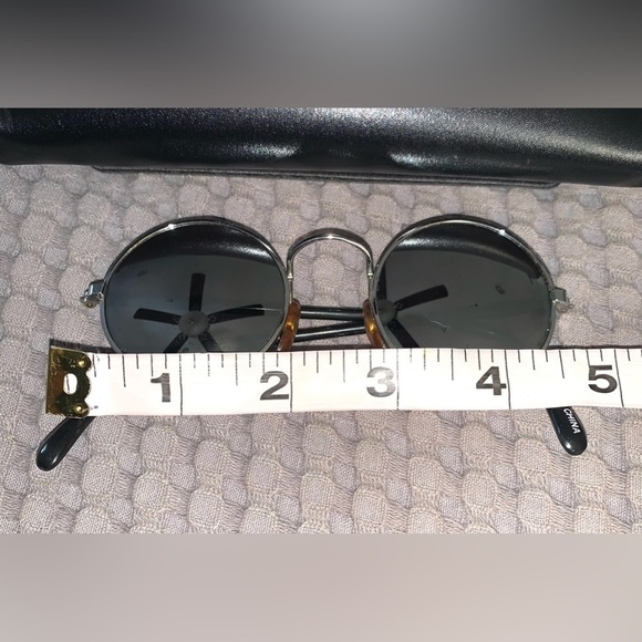 Round small silver mirrored Sunglasses Vintage 90s John Lennon main image 4